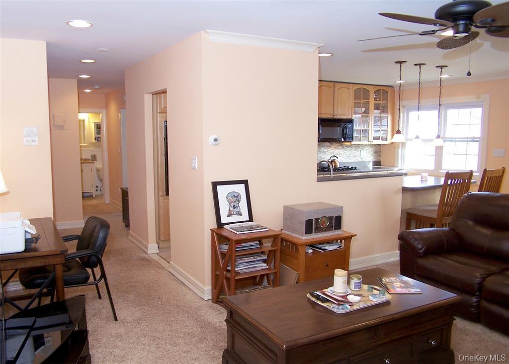 460 Old Town Road # 7K, Port Jefferson Station, NY 11776