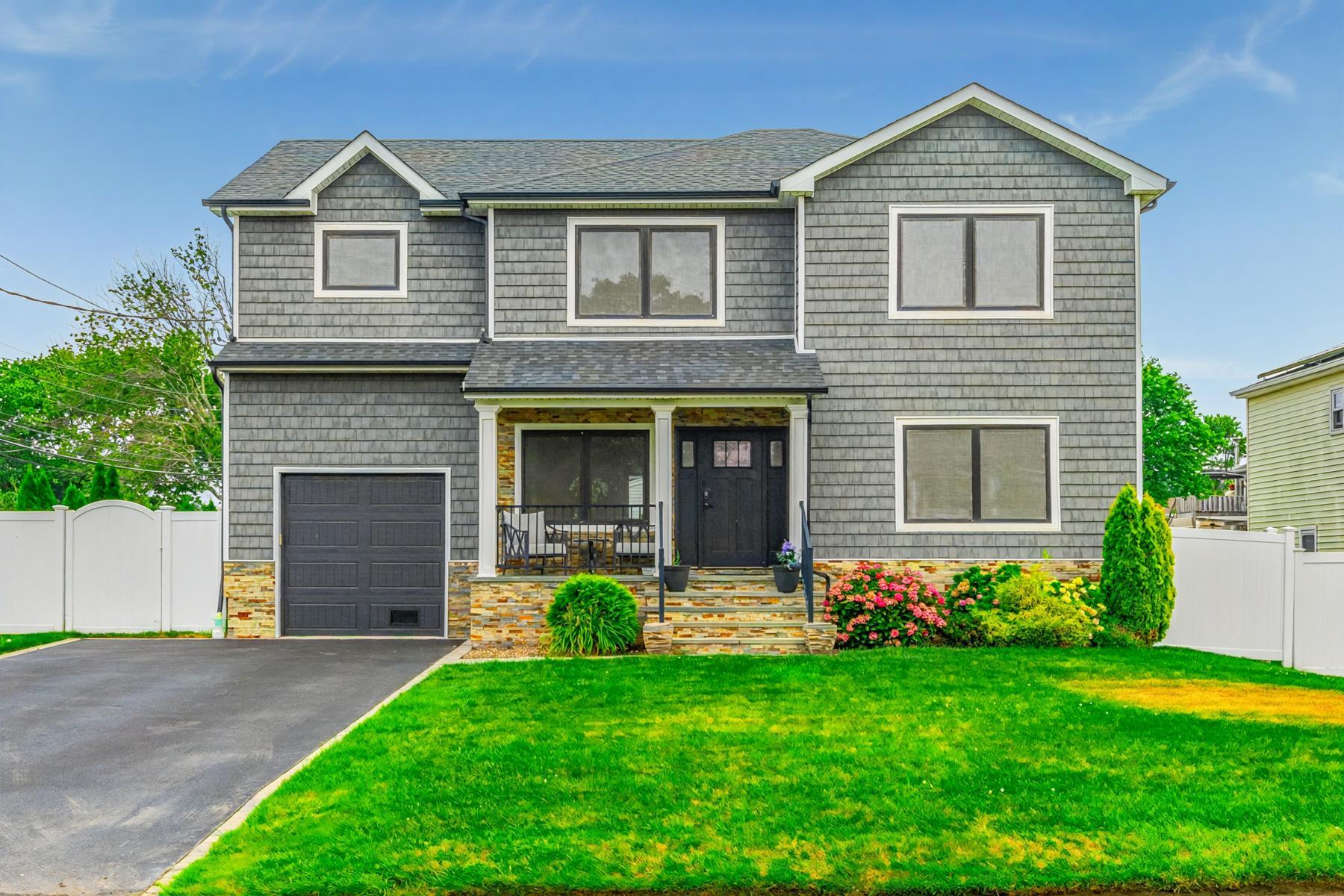 603 Granada Parkway, Lindenhurst, NY 11757