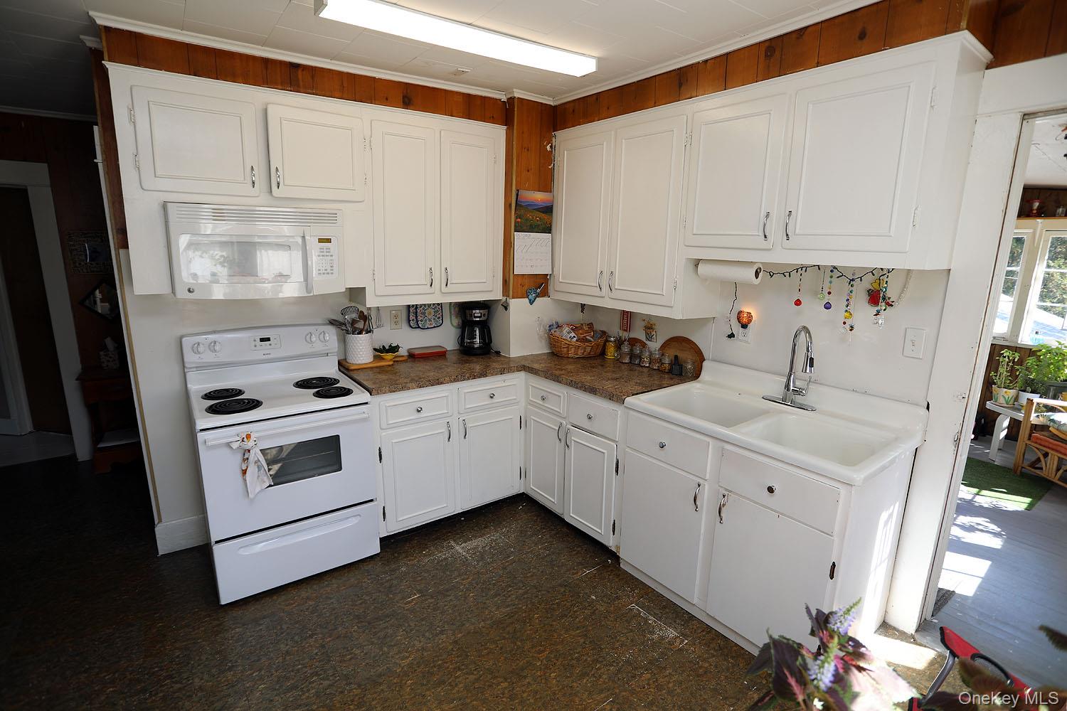 5013 State Route 52, Jeffersonville, NY 12748