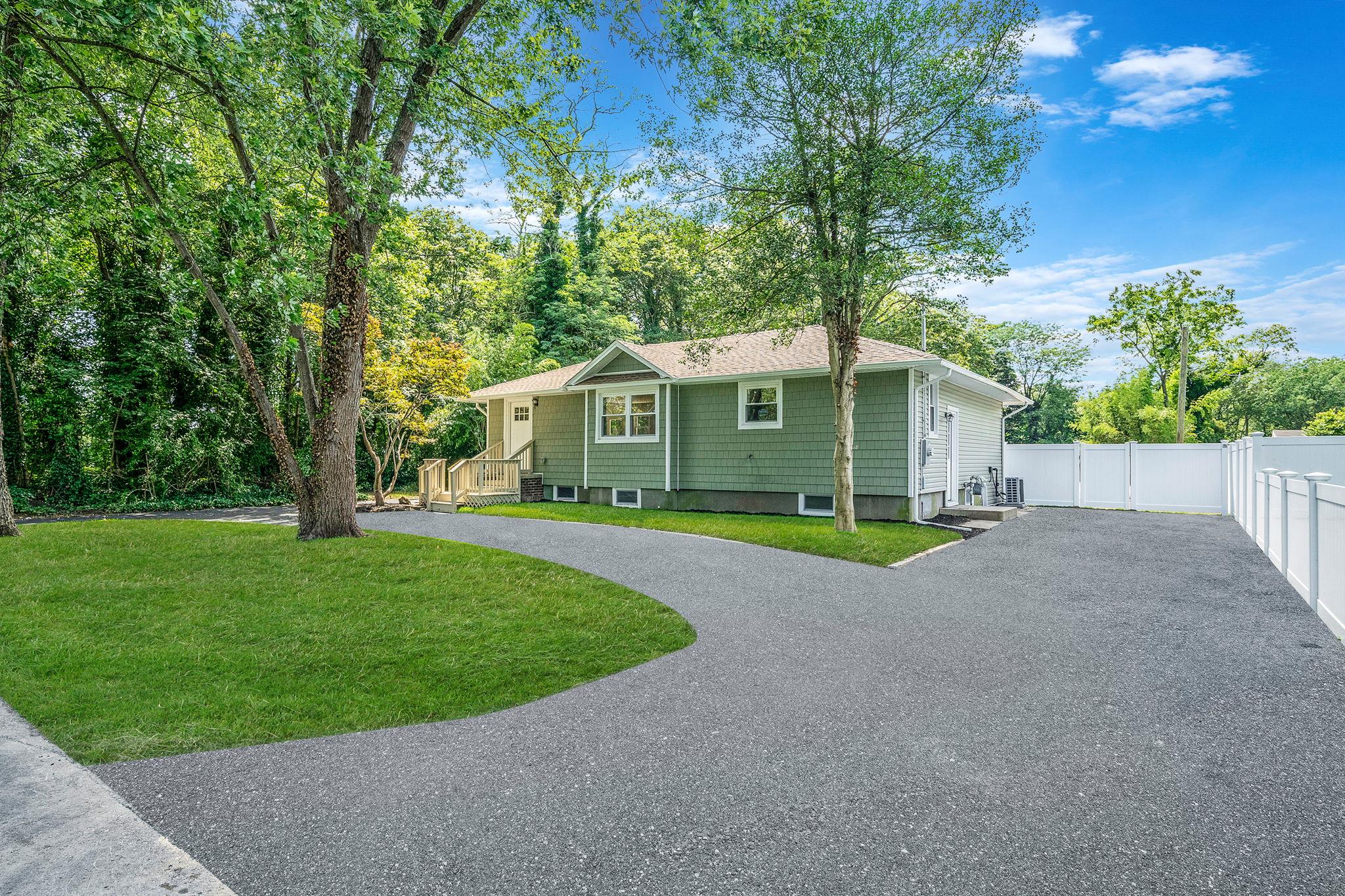 1034 Waverly Avenue, Holtsville, NY 11742
