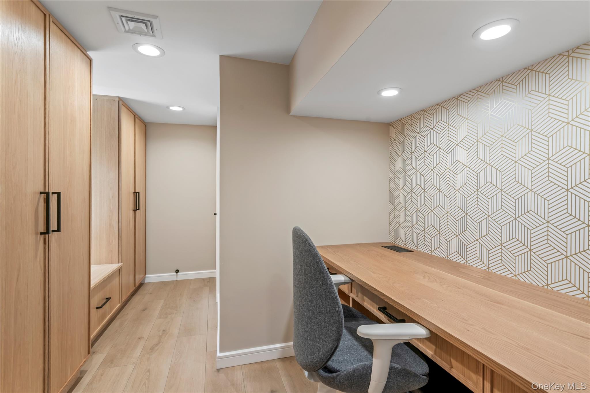 2 Lydia Court, Searingtown, NY 11507