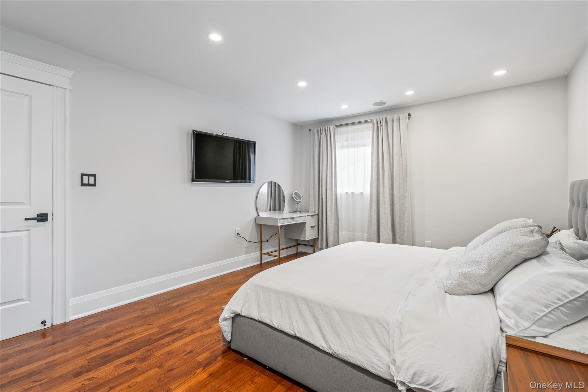 2 Lydia Court, Searingtown, NY 11507