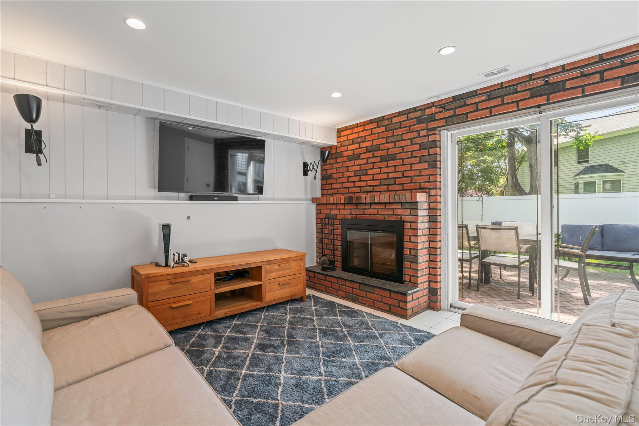 2 Lydia Court, Searingtown, NY 11507