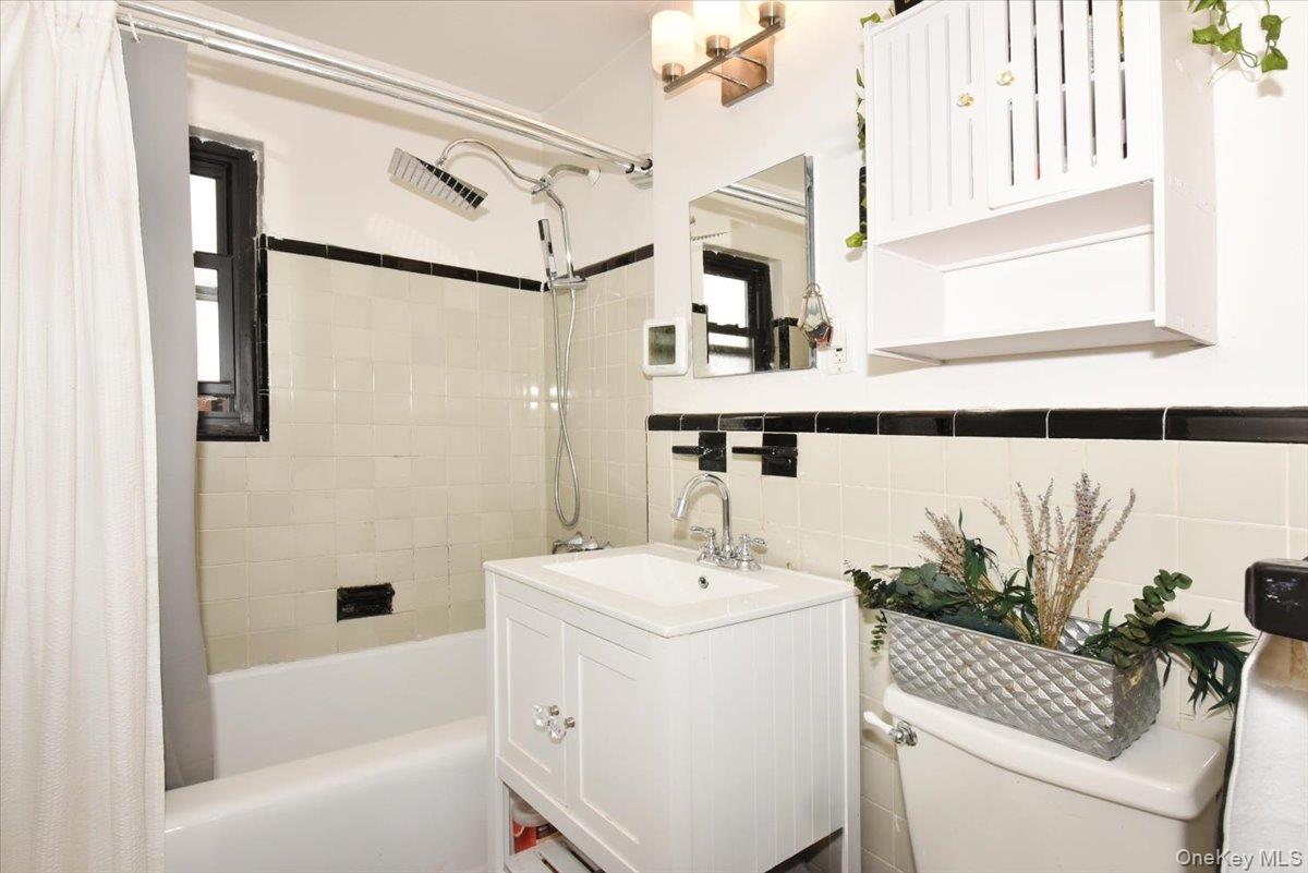 75-40 Springfield Boulevard # 1, Oakland Gardens, NY 11364