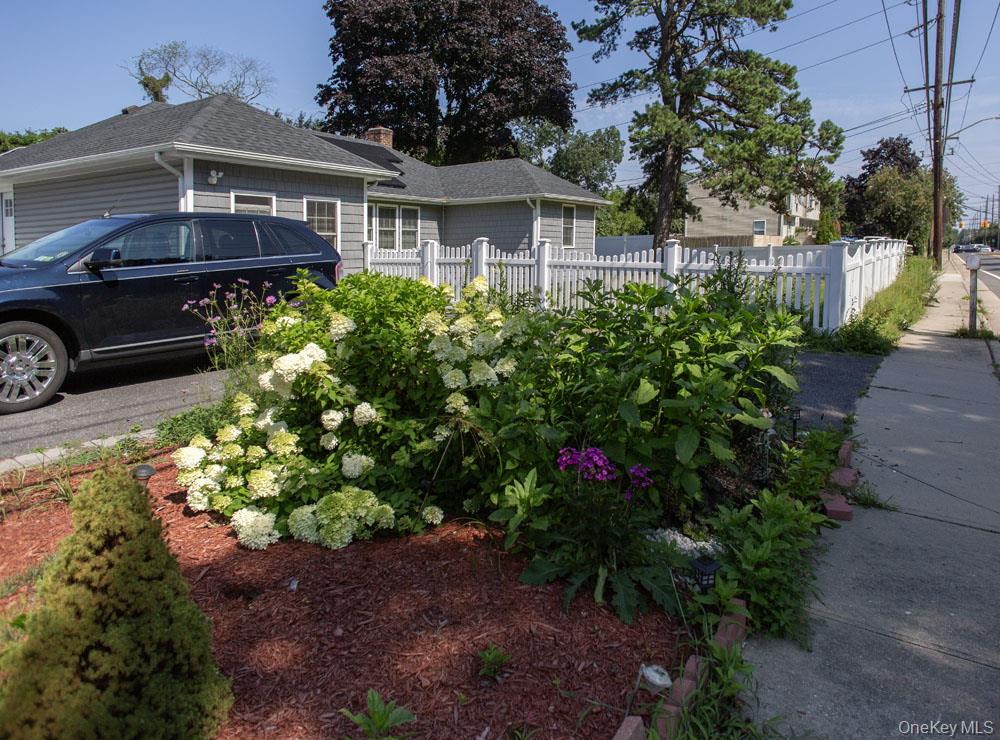 1227 Little East Neck Road, West Babylon, NY 11704