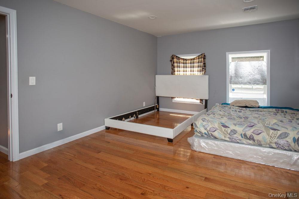 1227 Little East Neck Road, West Babylon, NY 11704