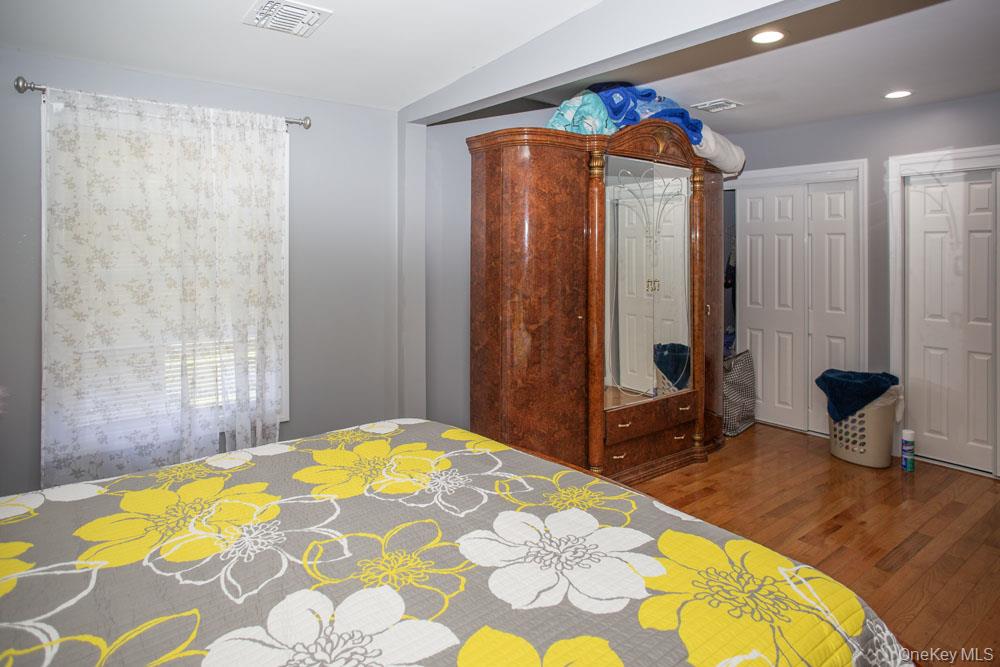 1227 Little East Neck Road, West Babylon, NY 11704