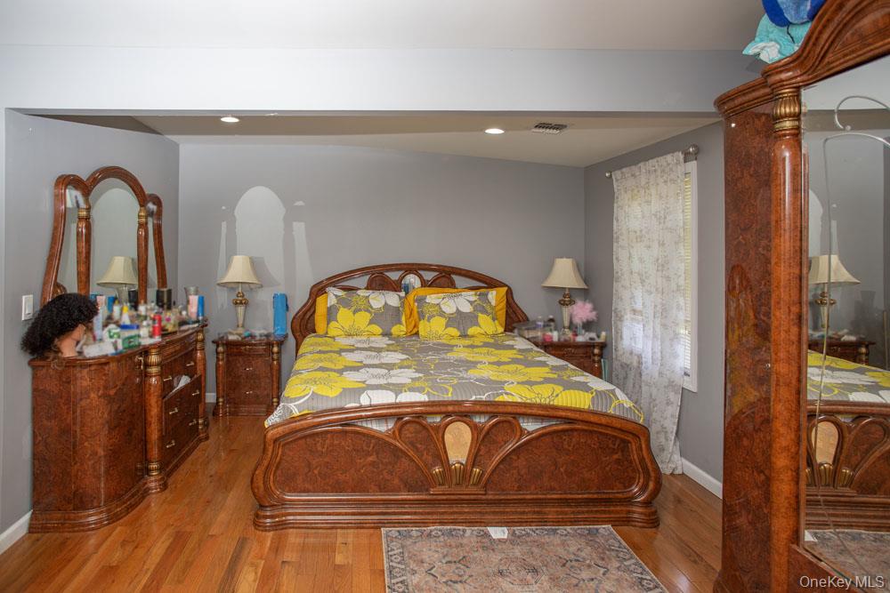 1227 Little East Neck Road, West Babylon, NY 11704