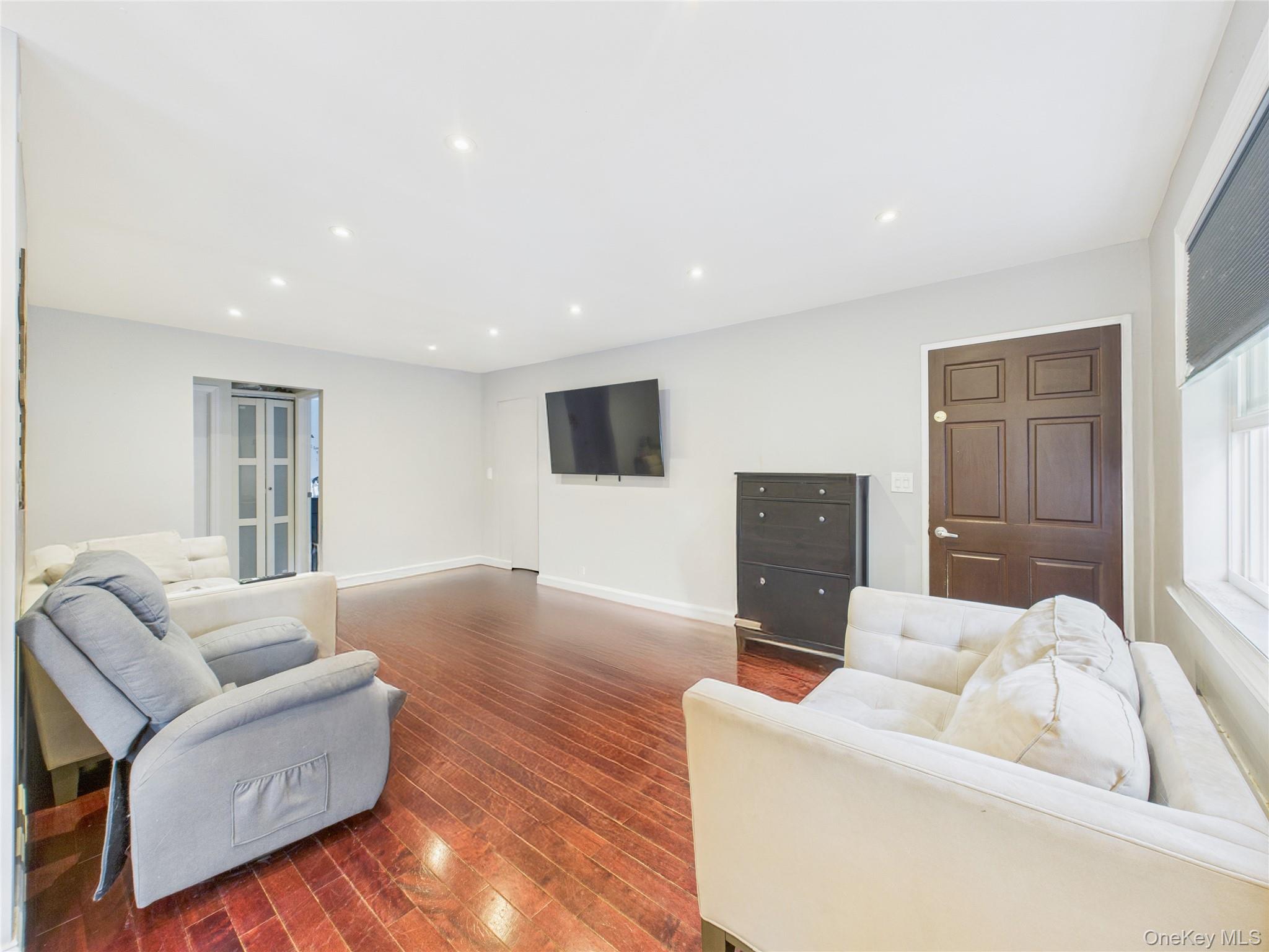 22439 Kingsbury Avenue # A, Oakland Gardens, NY 11364