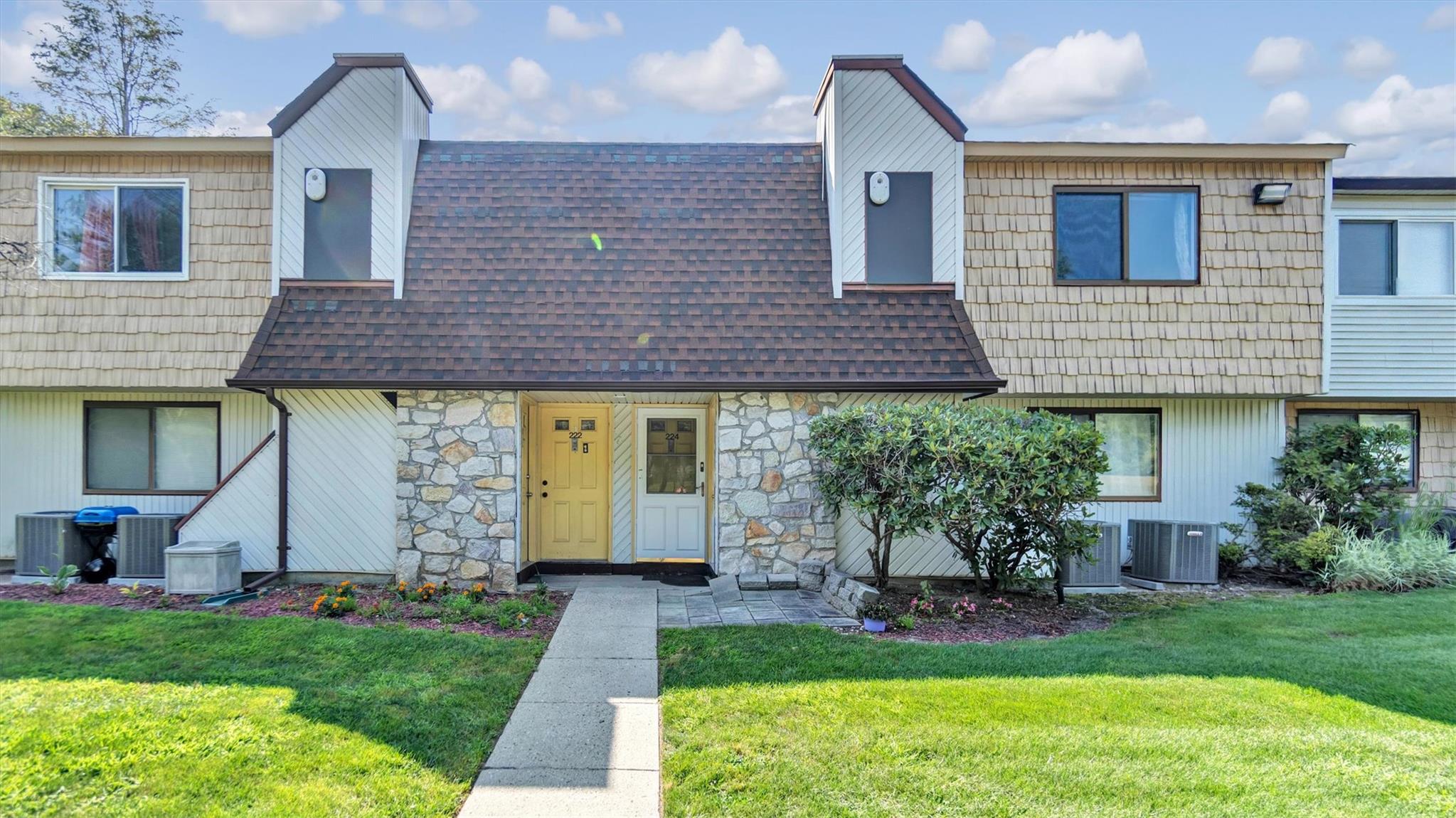 224 Pointe Circle N # 224, Coram, NY 11727