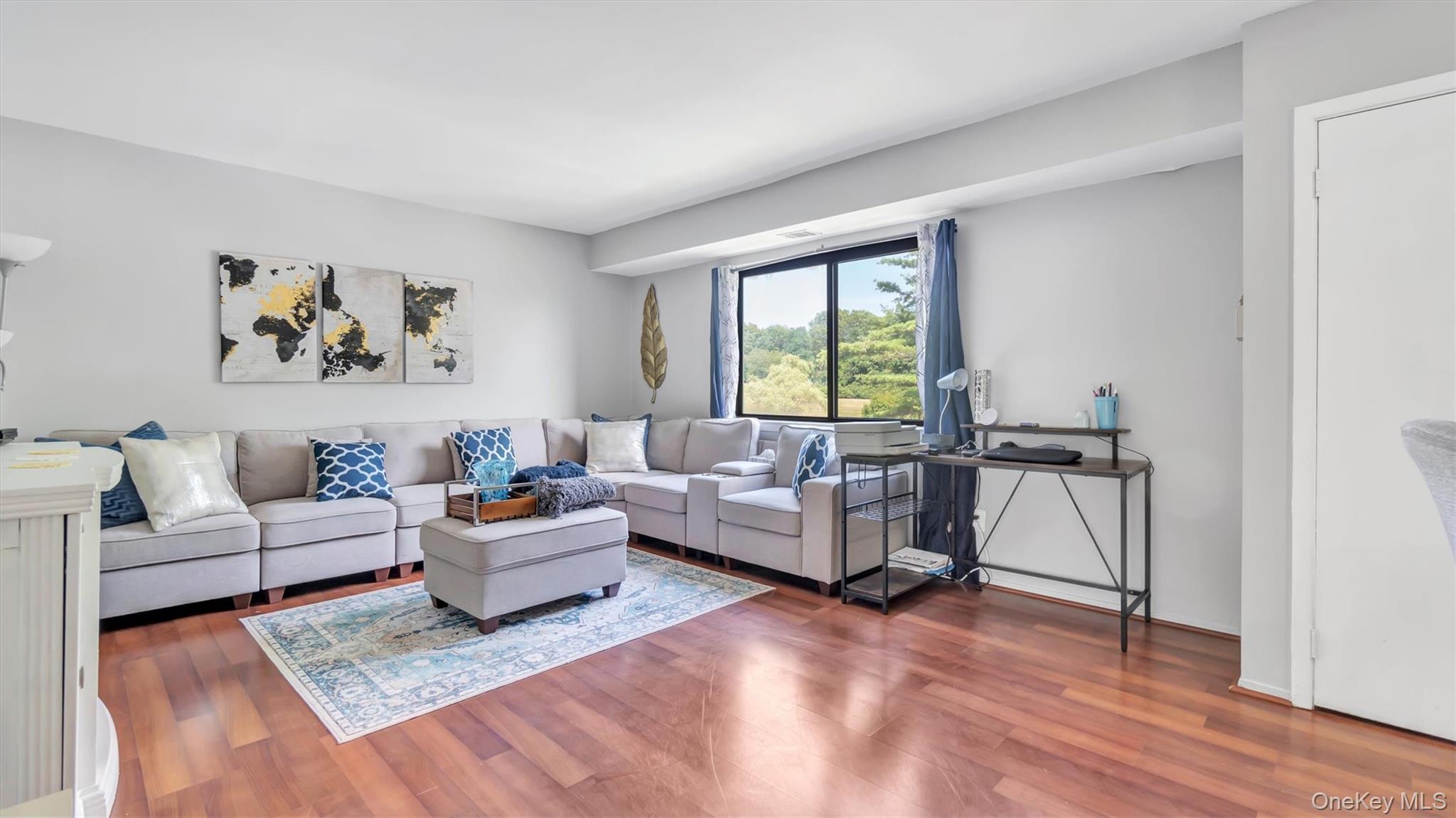 224 Pointe Circle N # 224, Coram, NY 11727