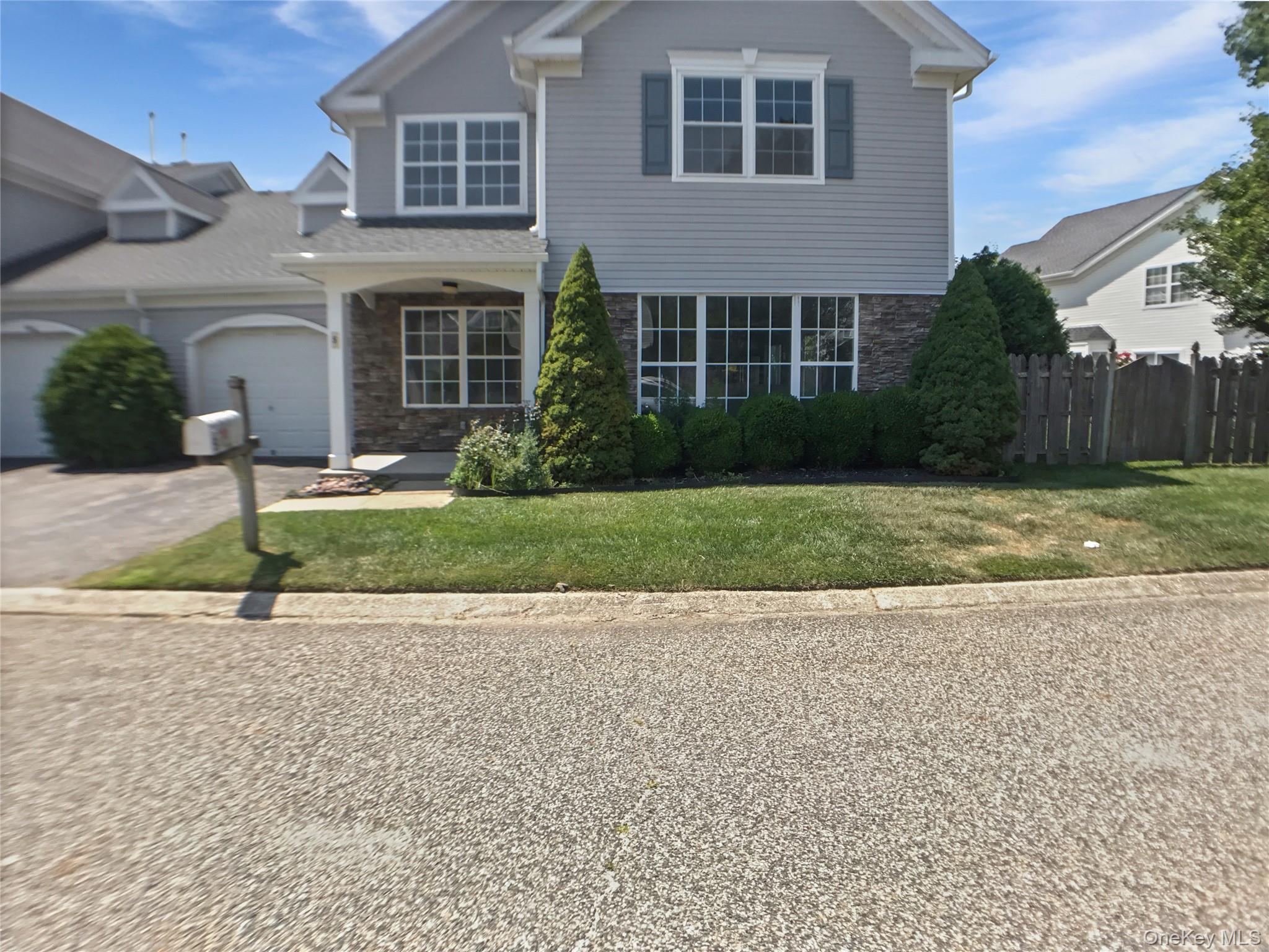 5 Lori Lane, Middle Island, NY 11953