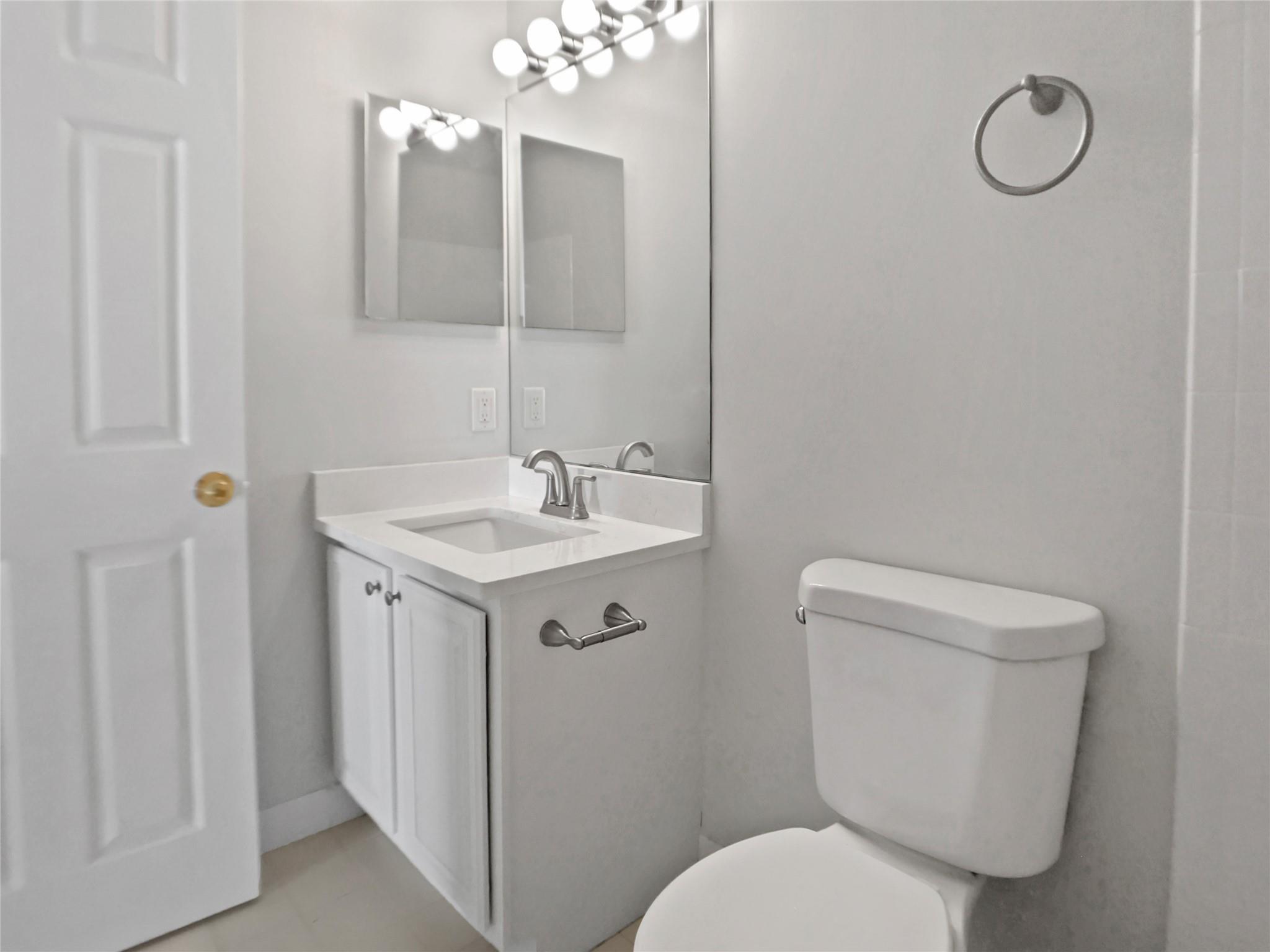 5 Lori Lane, Middle Island, NY 11953