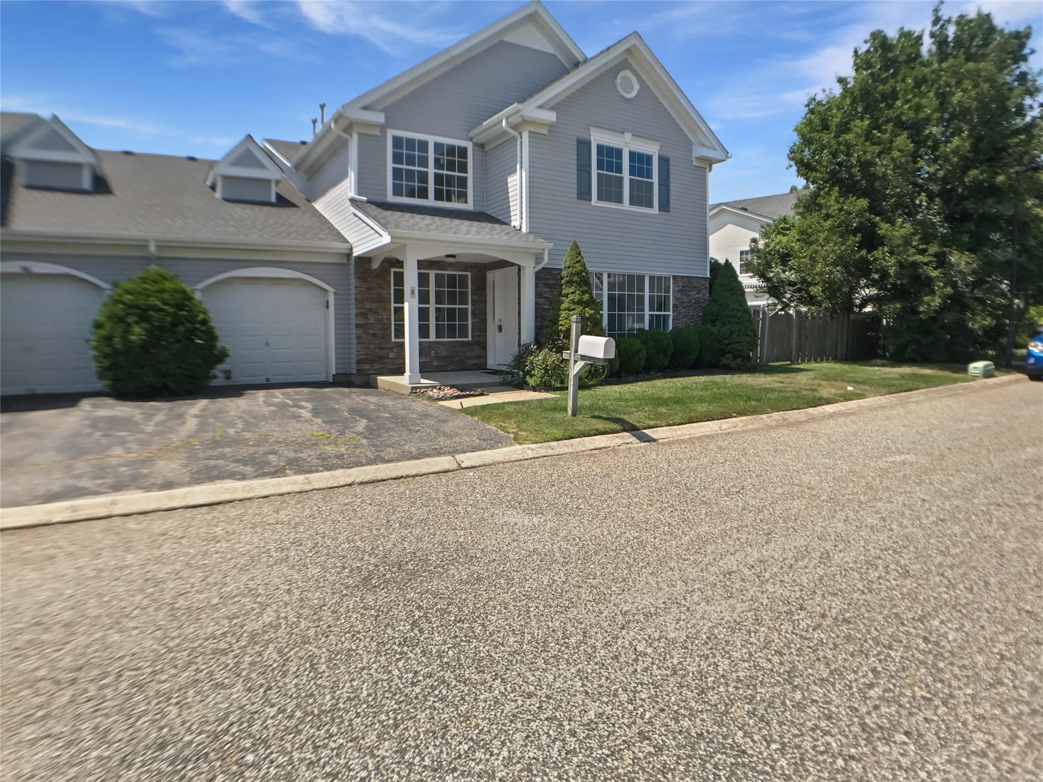 5 Lori Lane, Middle Island, NY 11953