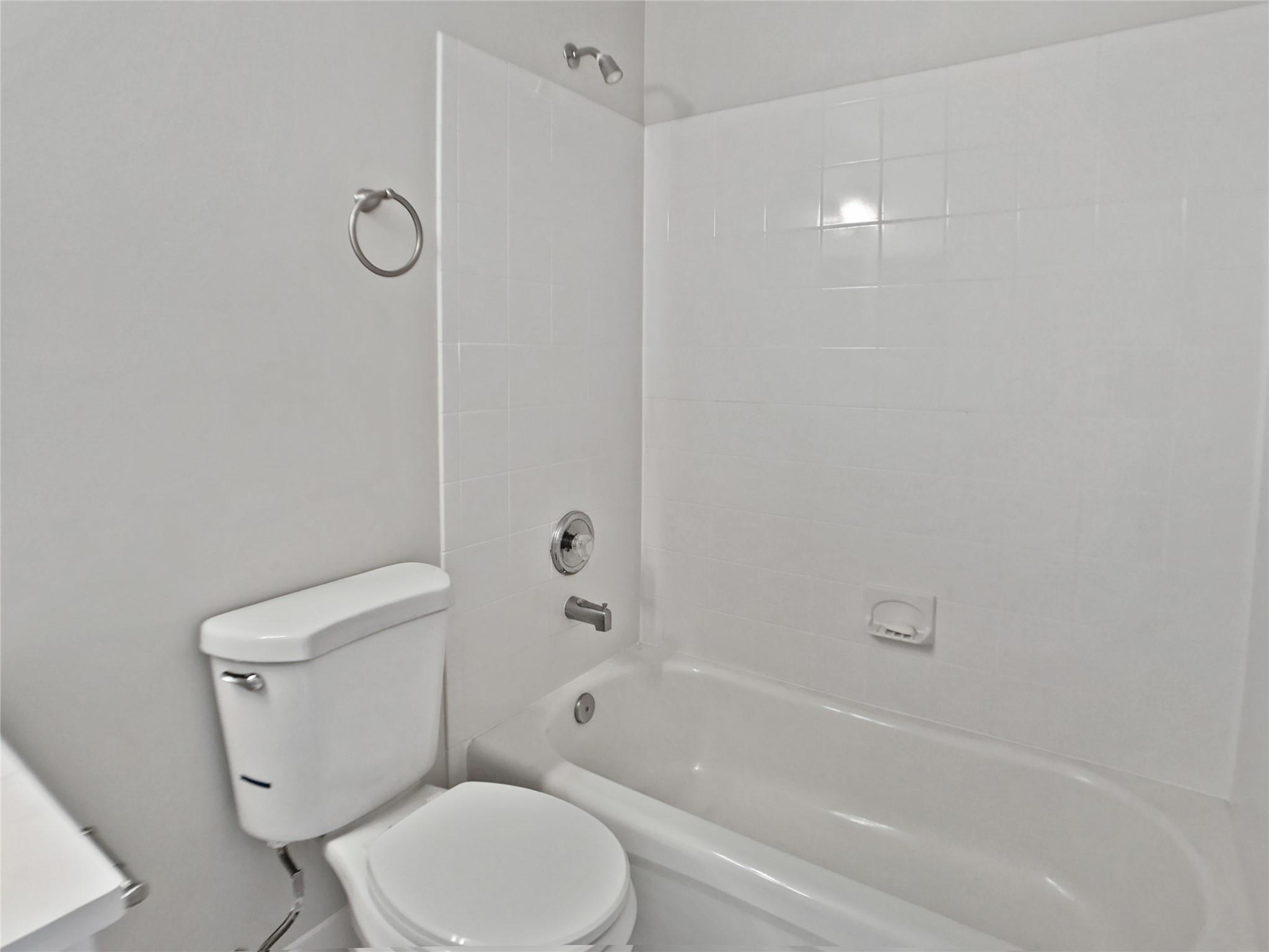 5 Lori Lane, Middle Island, NY 11953