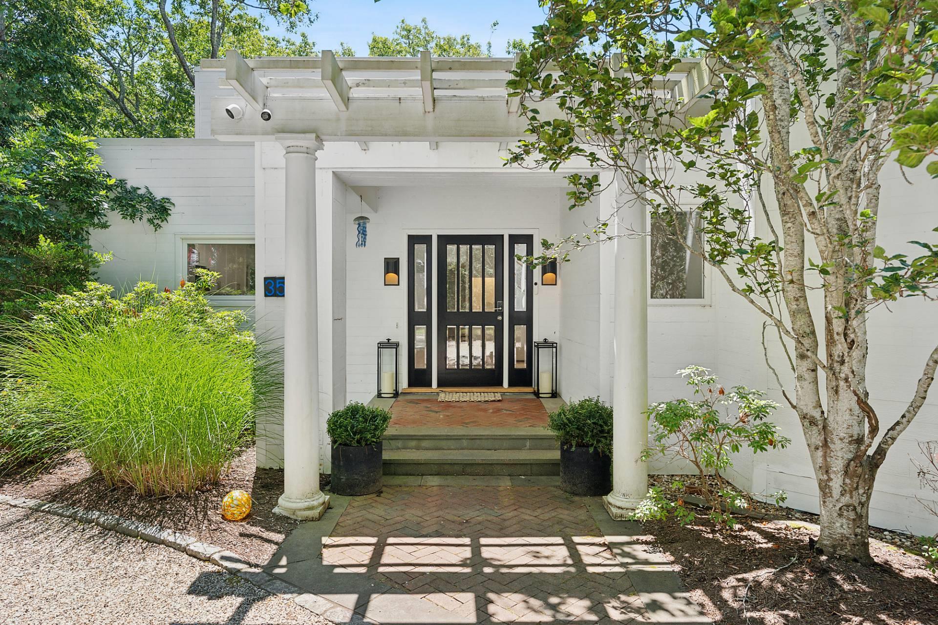35 Ely Brook Road, East Hampton, NY 11937