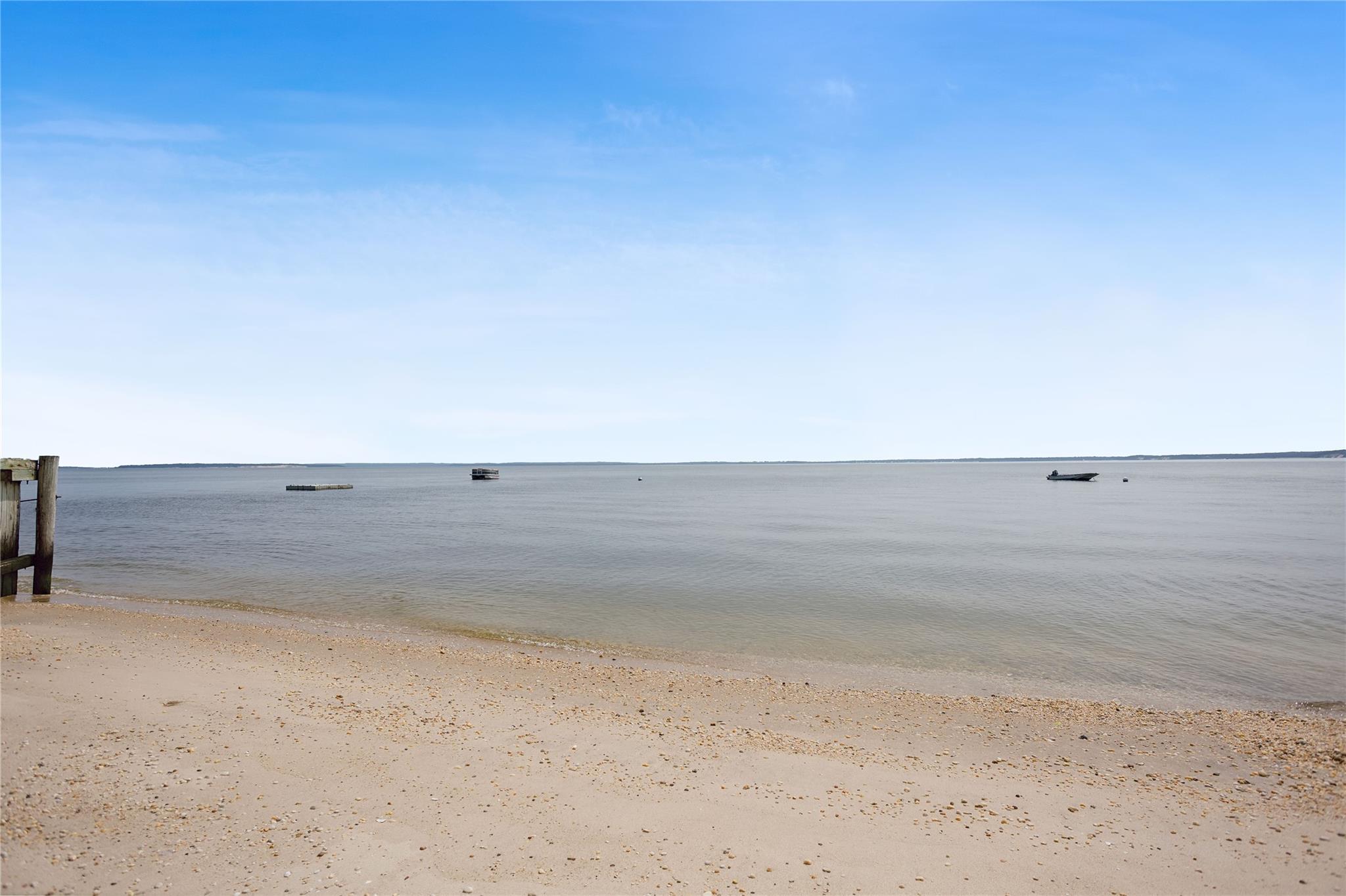 33 Beach Road, Laurel, NY 11948