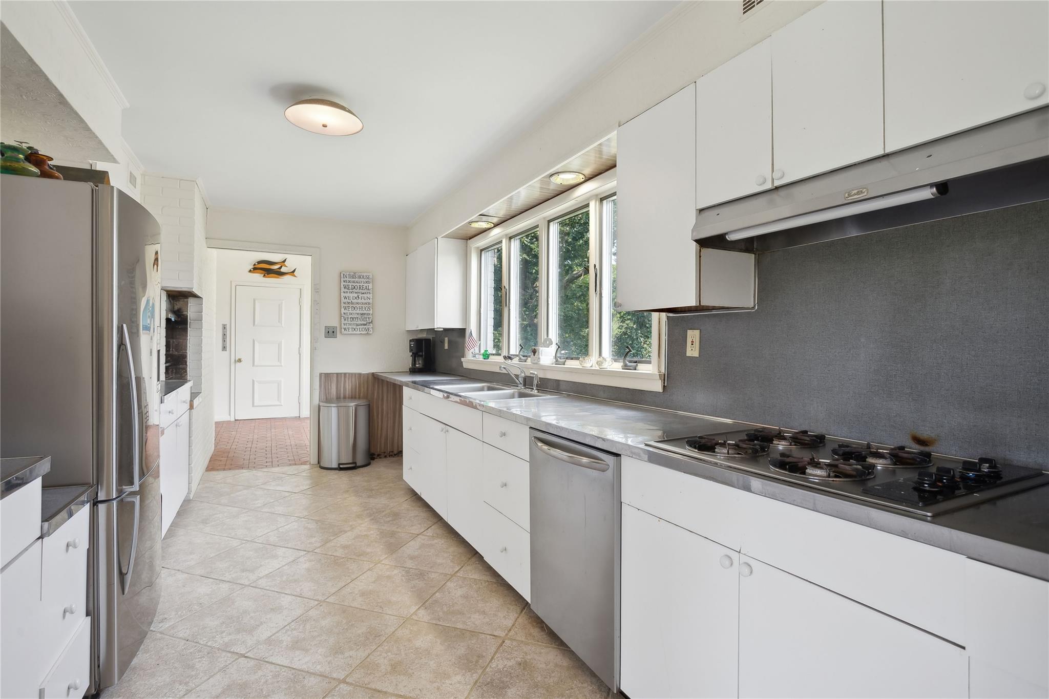 33 Beach Road, Laurel, NY 11948