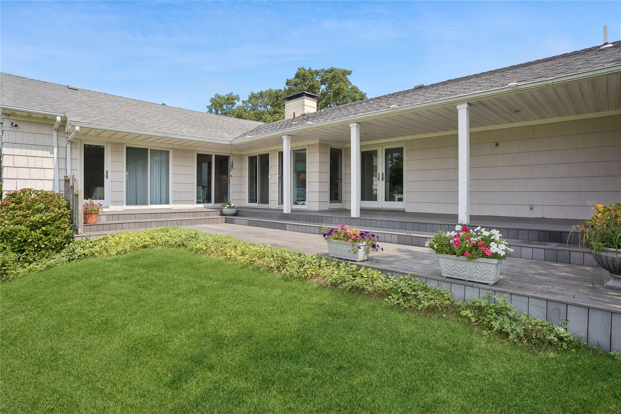 33 Beach Road, Laurel, NY 11948