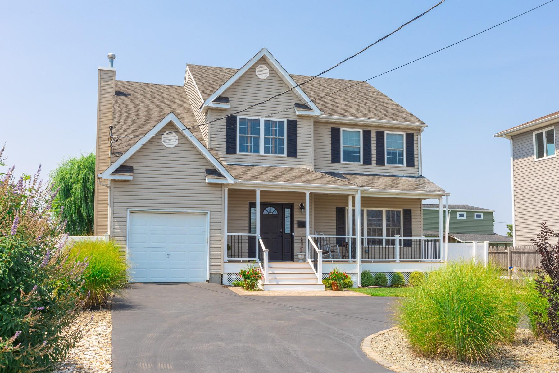 106 Surf Road, Lindenhurst, NY 11757