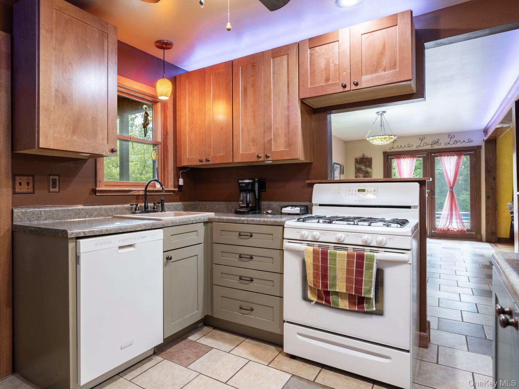 174 North Drive, Saugerties, NY 12477