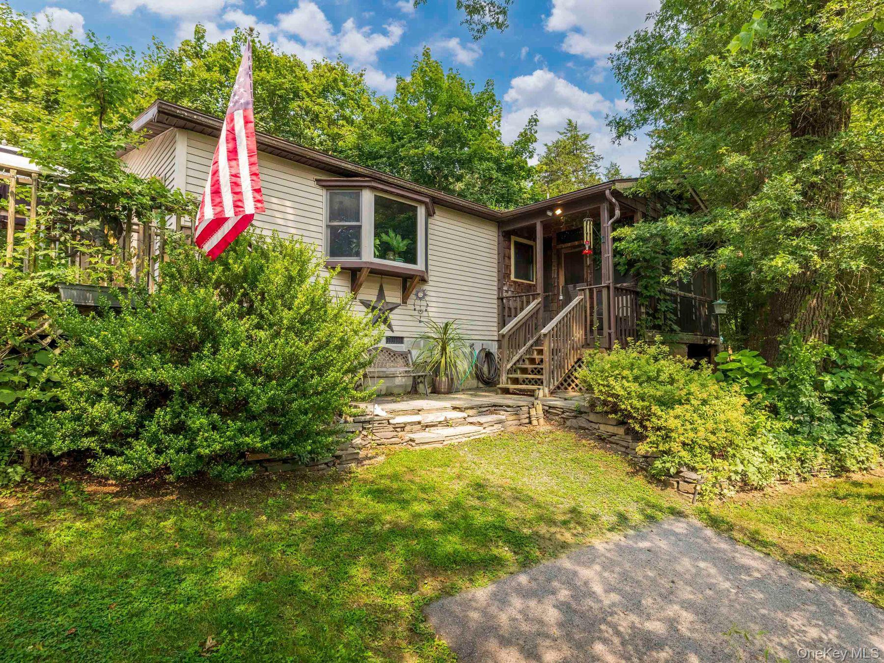 174 North Drive, Saugerties, NY 12477