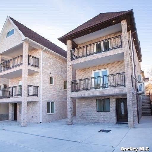 715 College Place, College Point, NY 11356