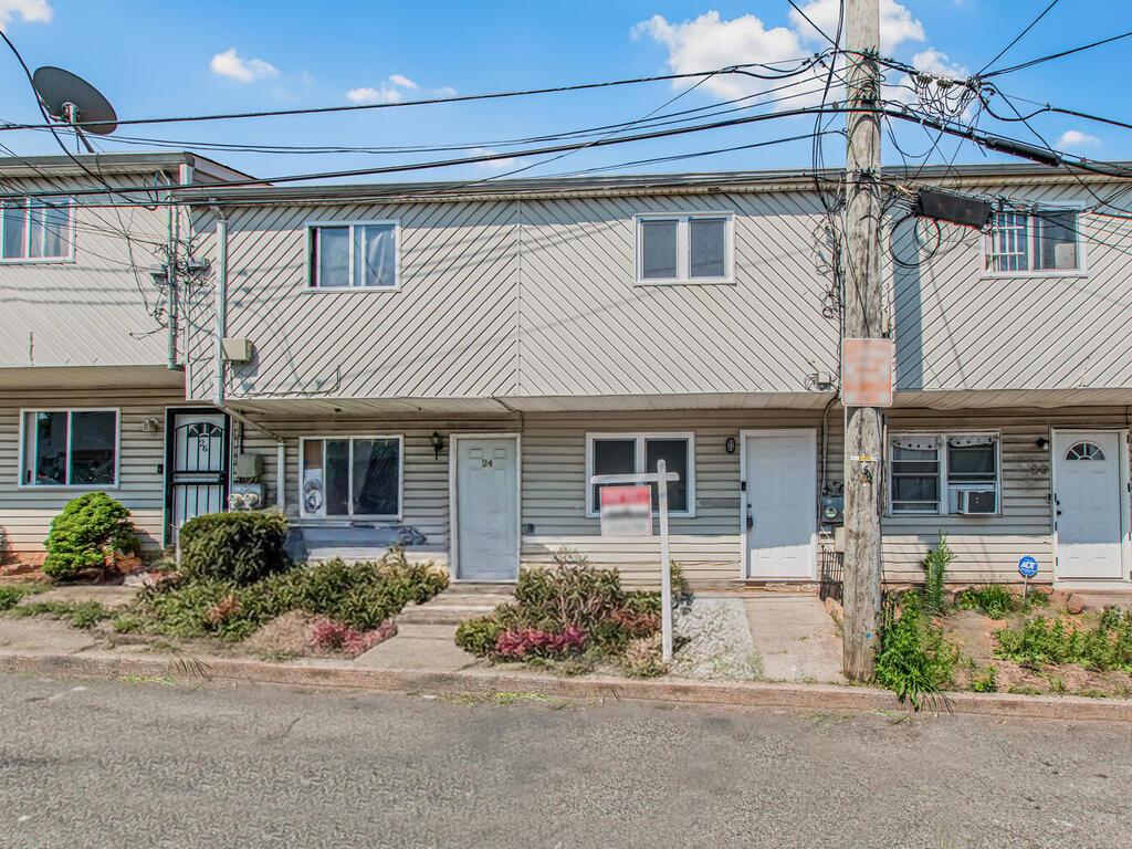 22 Betty Court, Staten Island, NY 10303