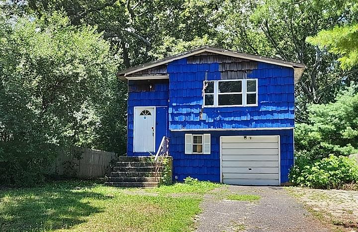 567 Puritan Drive, Shirley, NY 11967