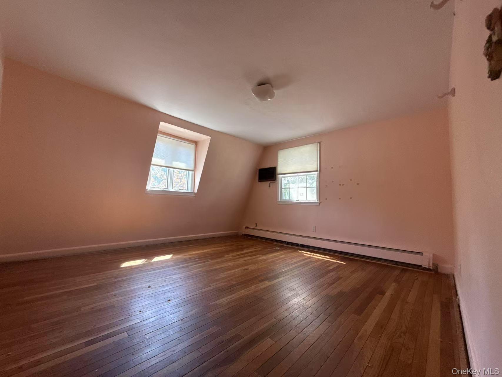 95 Oakdale Lane, East Hills, NY 11577