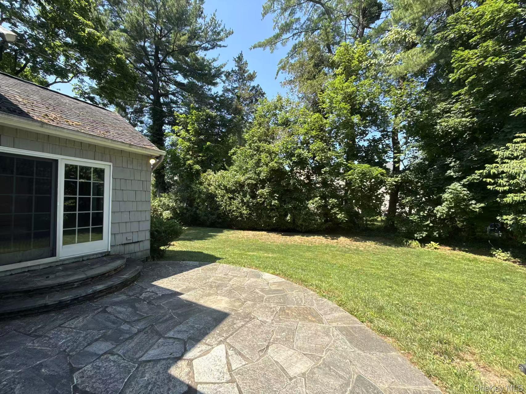 95 Oakdale Lane, East Hills, NY 11577