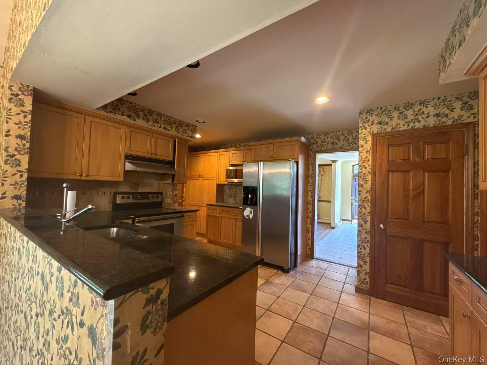 95 Oakdale Lane, East Hills, NY 11577