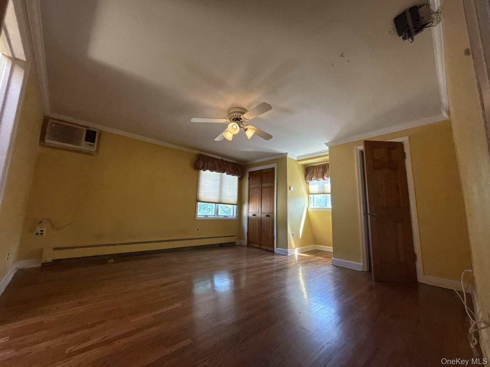 95 Oakdale Lane, East Hills, NY 11577