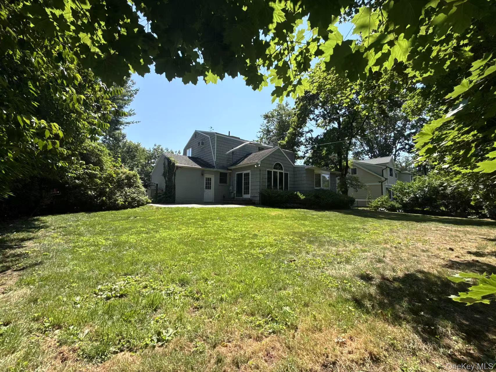 95 Oakdale Lane, East Hills, NY 11577