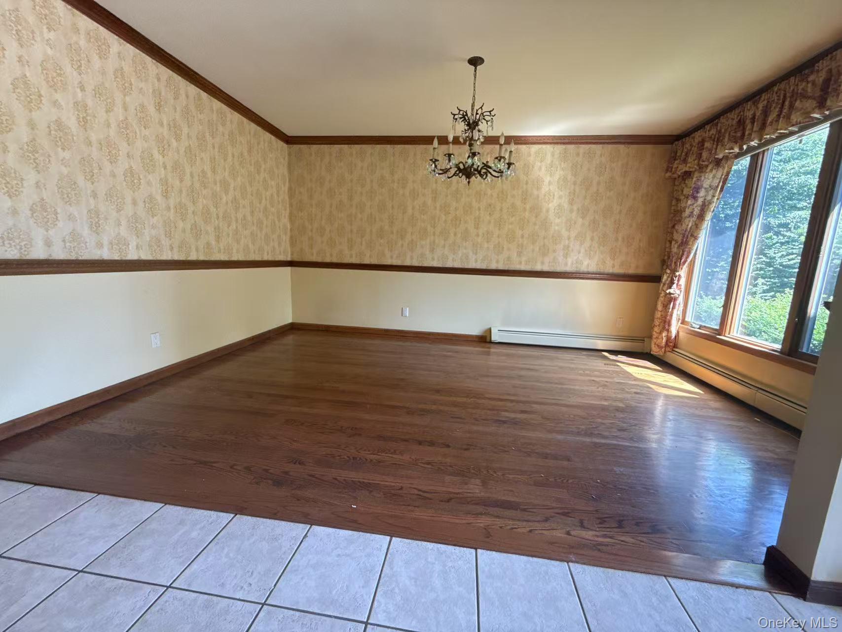 95 Oakdale Lane, East Hills, NY 11577