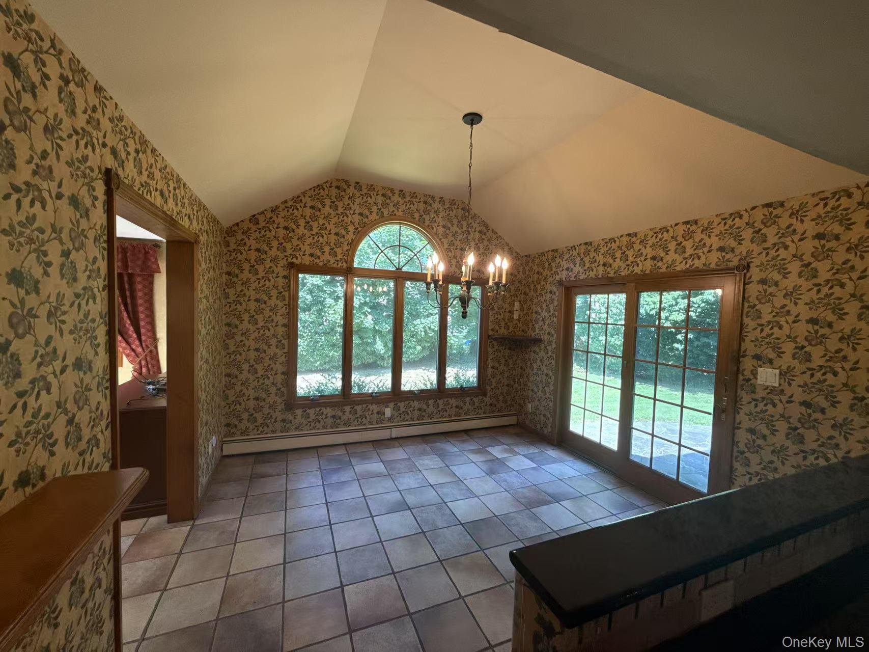 95 Oakdale Lane, East Hills, NY 11577