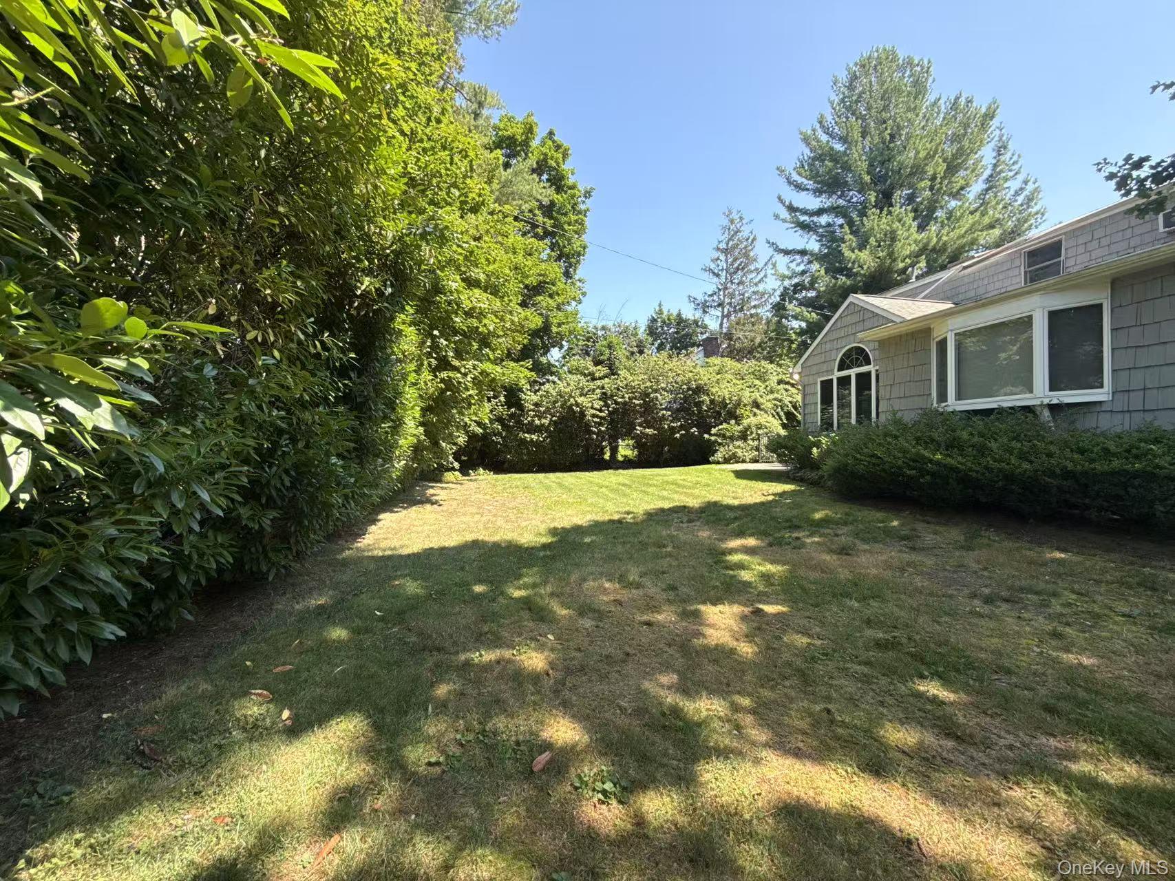 95 Oakdale Lane, East Hills, NY 11577