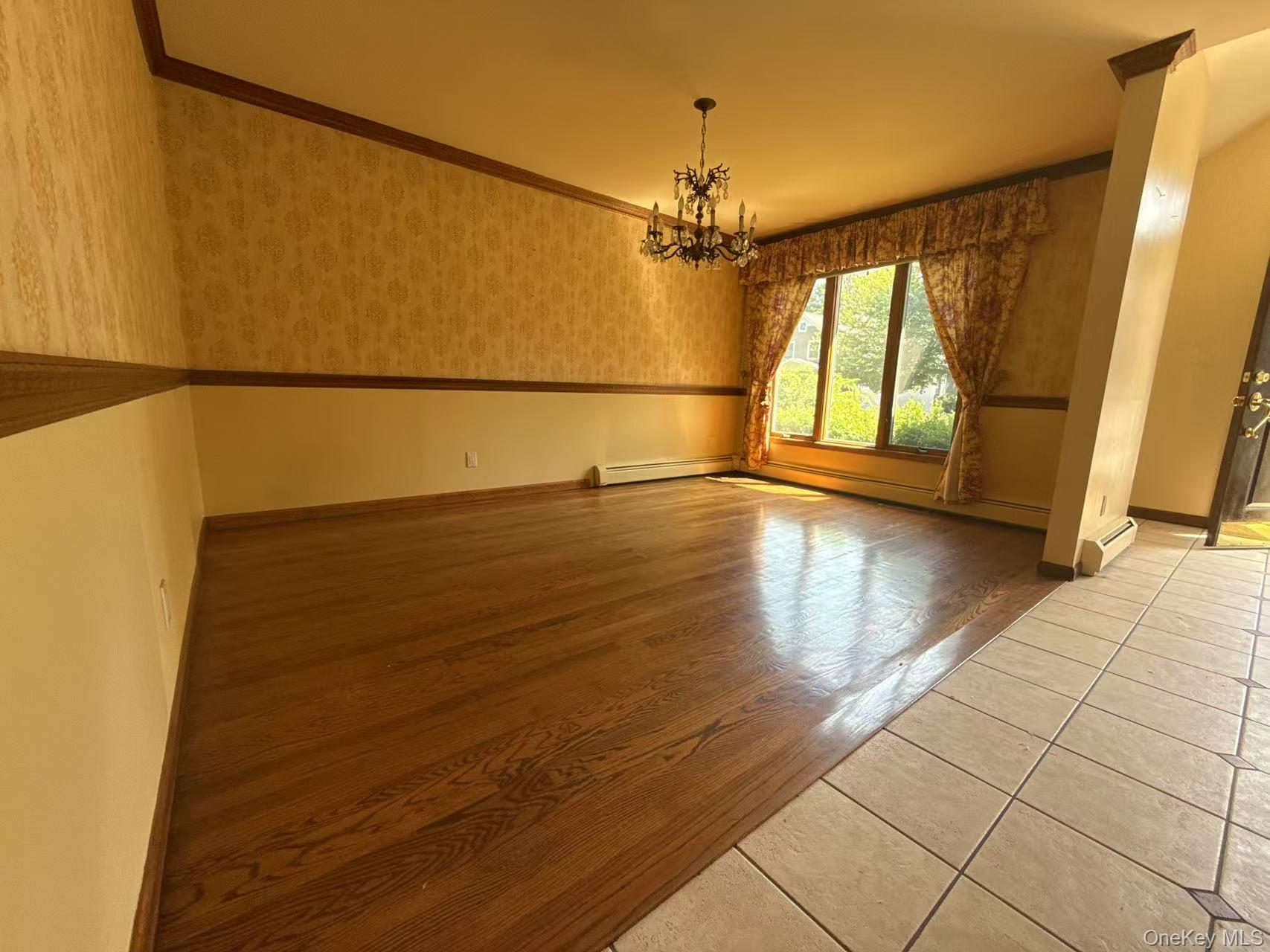 95 Oakdale Lane, East Hills, NY 11577