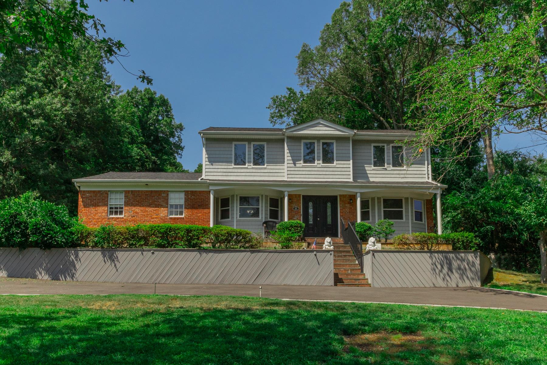 45 Grandview Lane, Smithtown, NY 11787