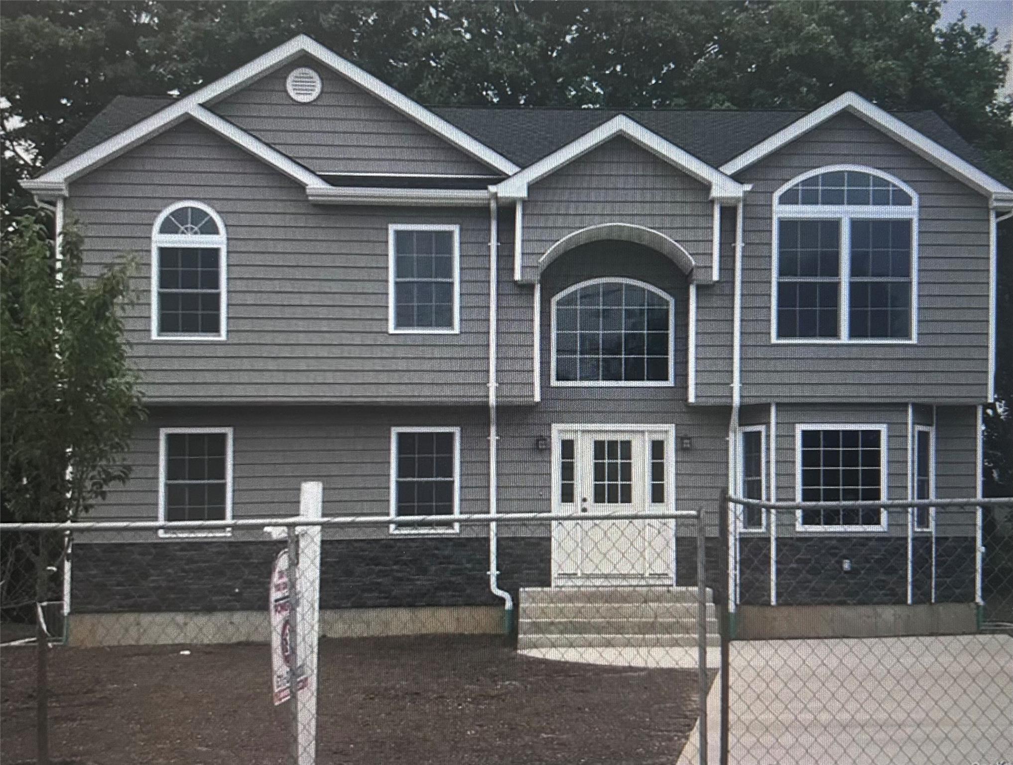 26 Gabon Lane, Coram, NY 11727