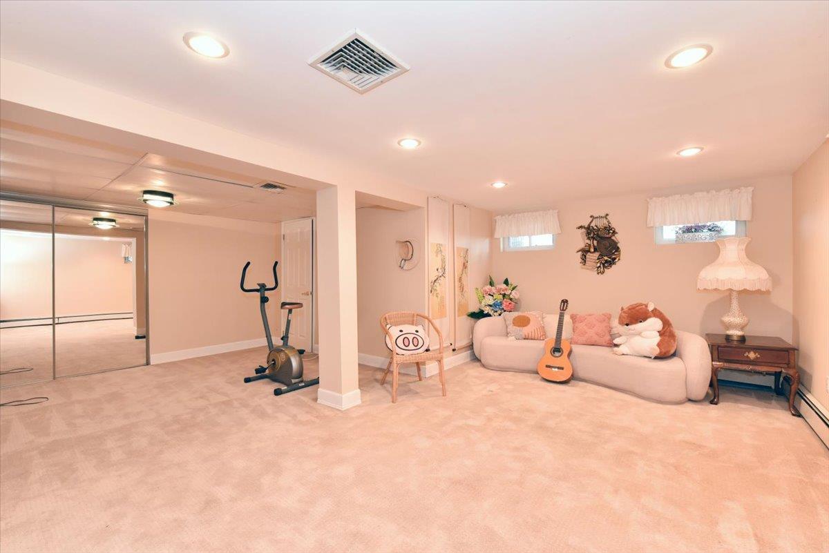 41 Belle Court, Hicksville, NY 11801