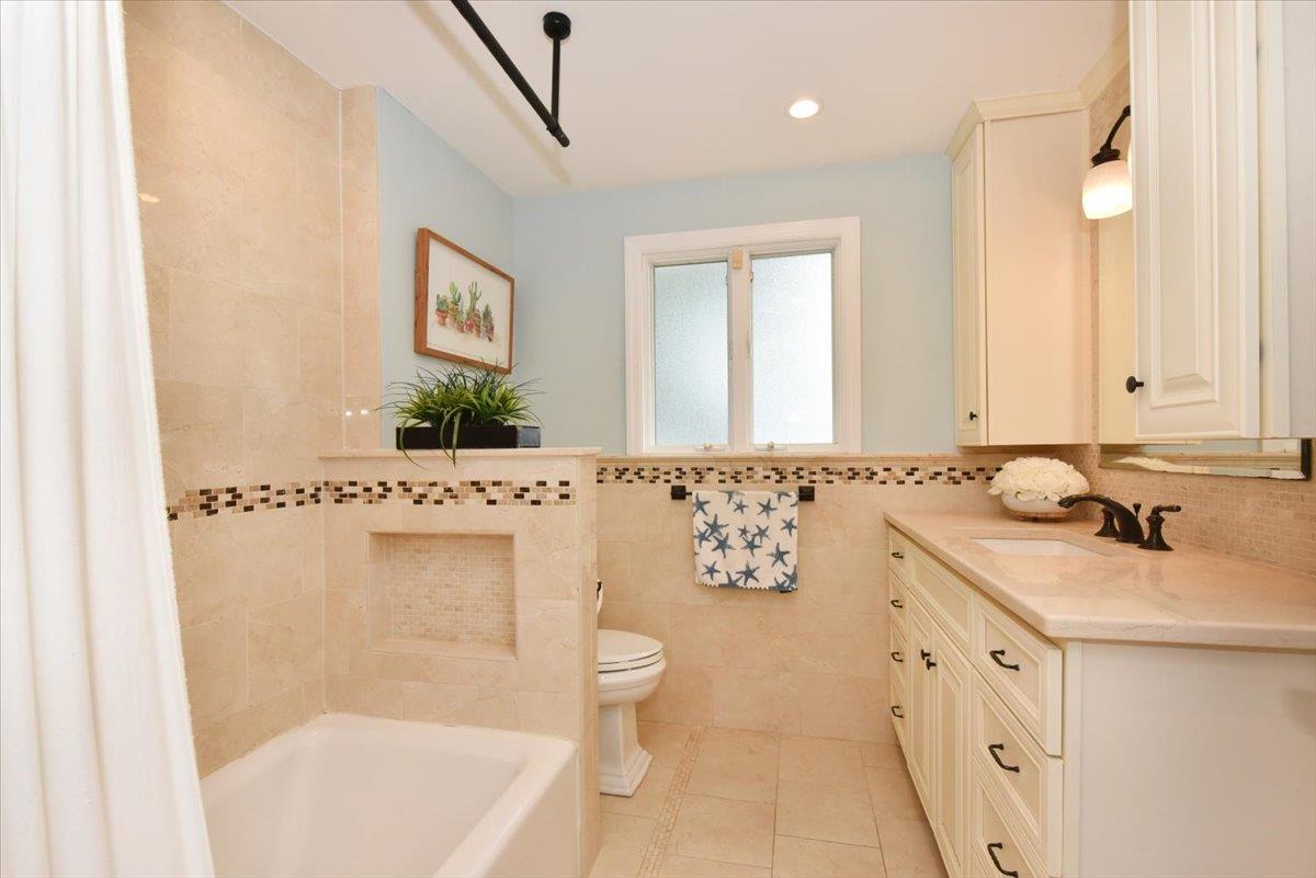 41 Belle Court, Hicksville, NY 11801