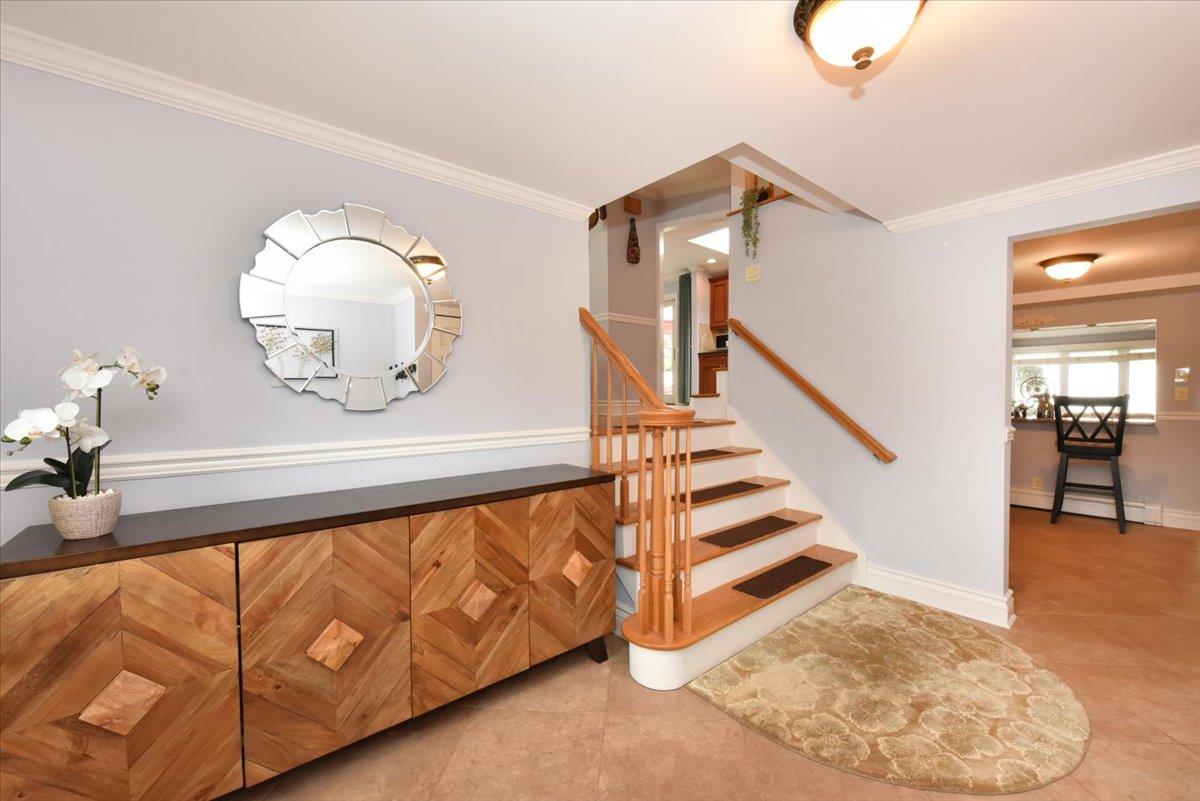 41 Belle Court, Hicksville, NY 11801