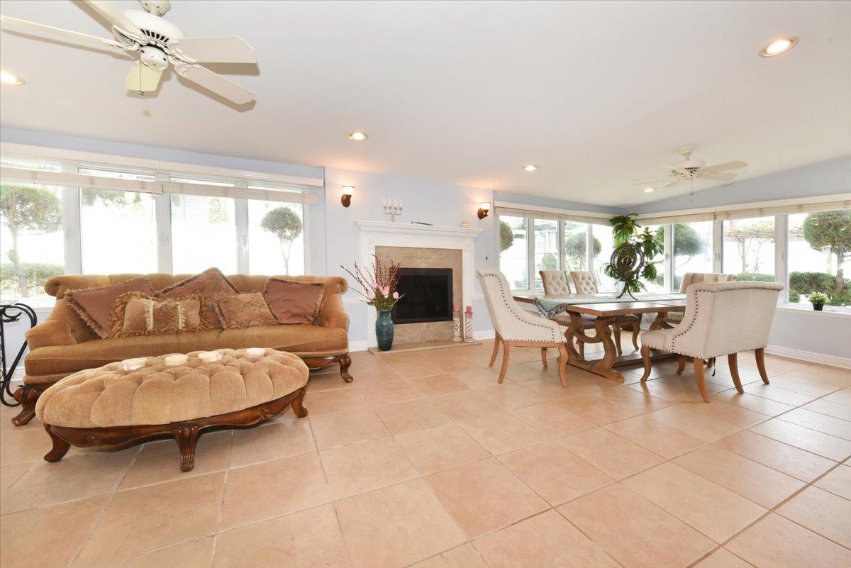 41 Belle Court, Hicksville, NY 11801