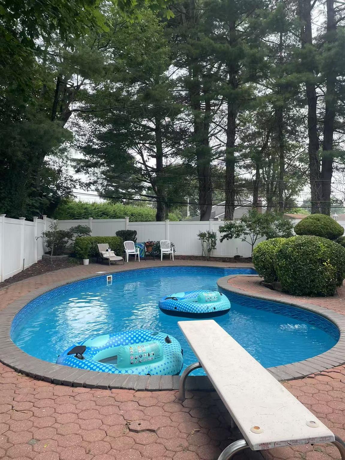 41 Belle Court, Hicksville, NY 11801