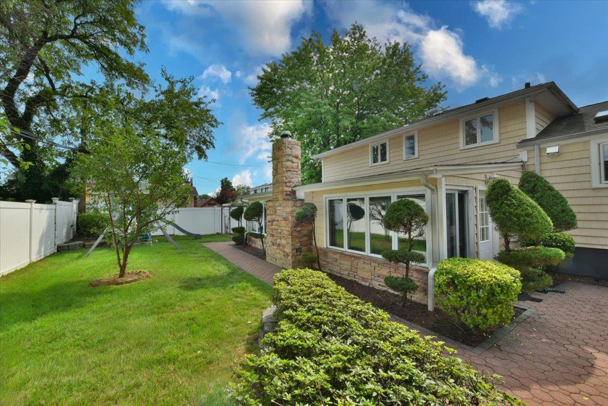 41 Belle Court, Hicksville, NY 11801