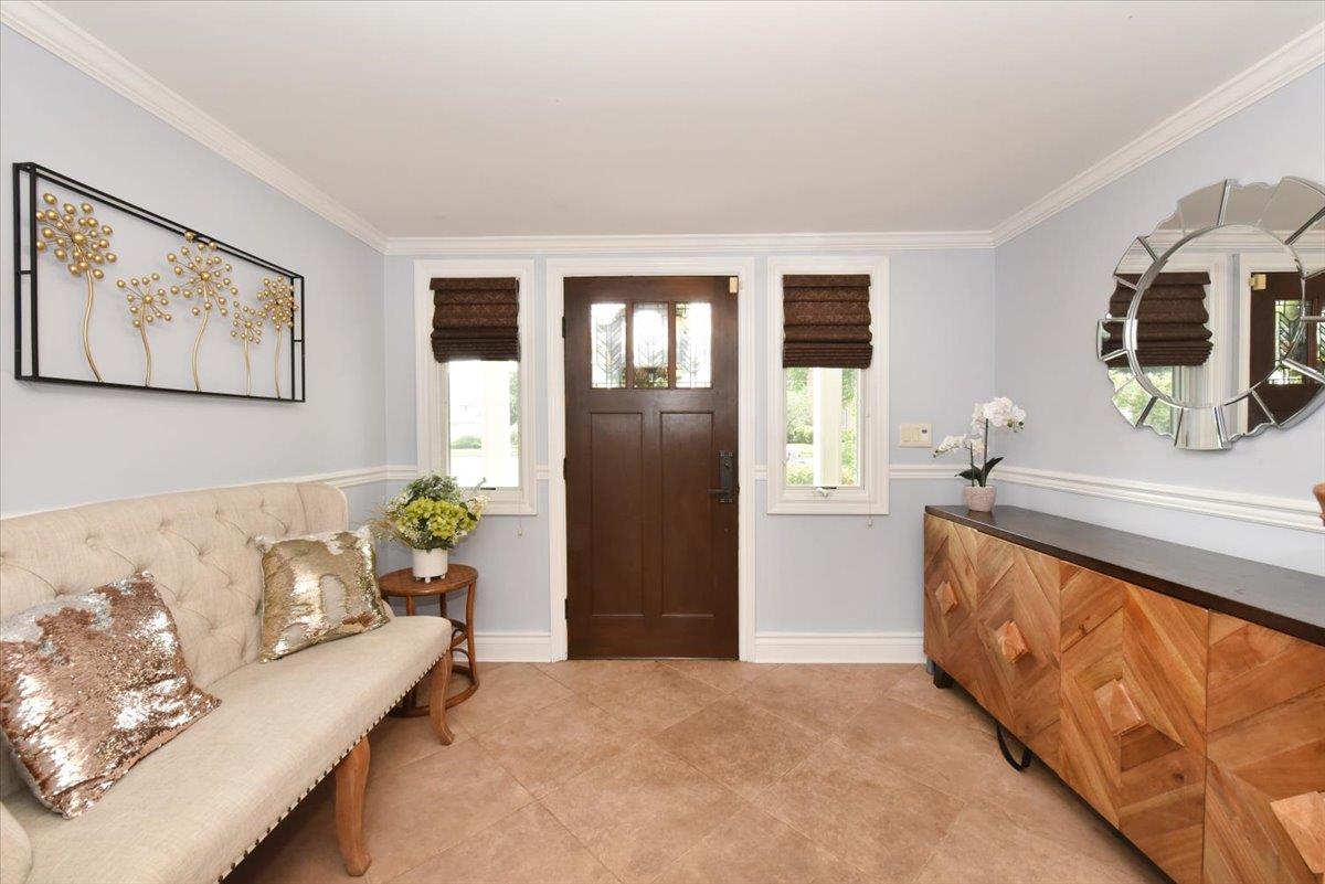 41 Belle Court, Hicksville, NY 11801