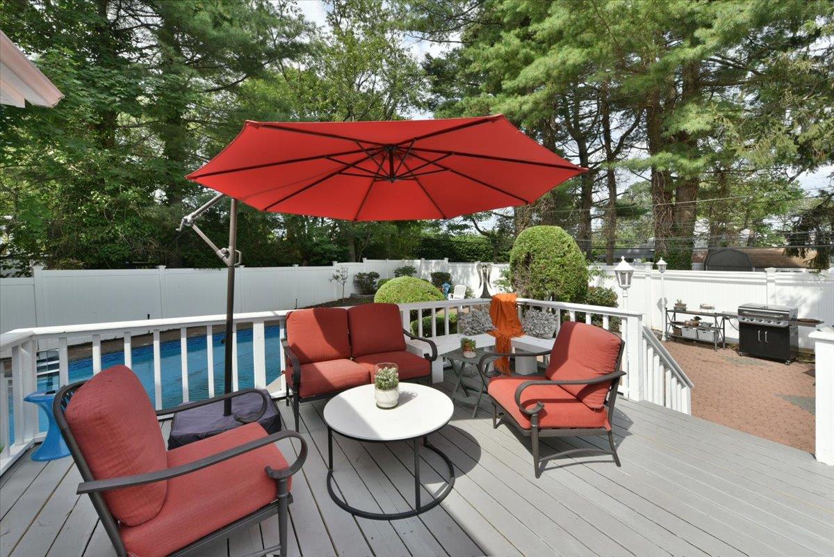 41 Belle Court, Hicksville, NY 11801