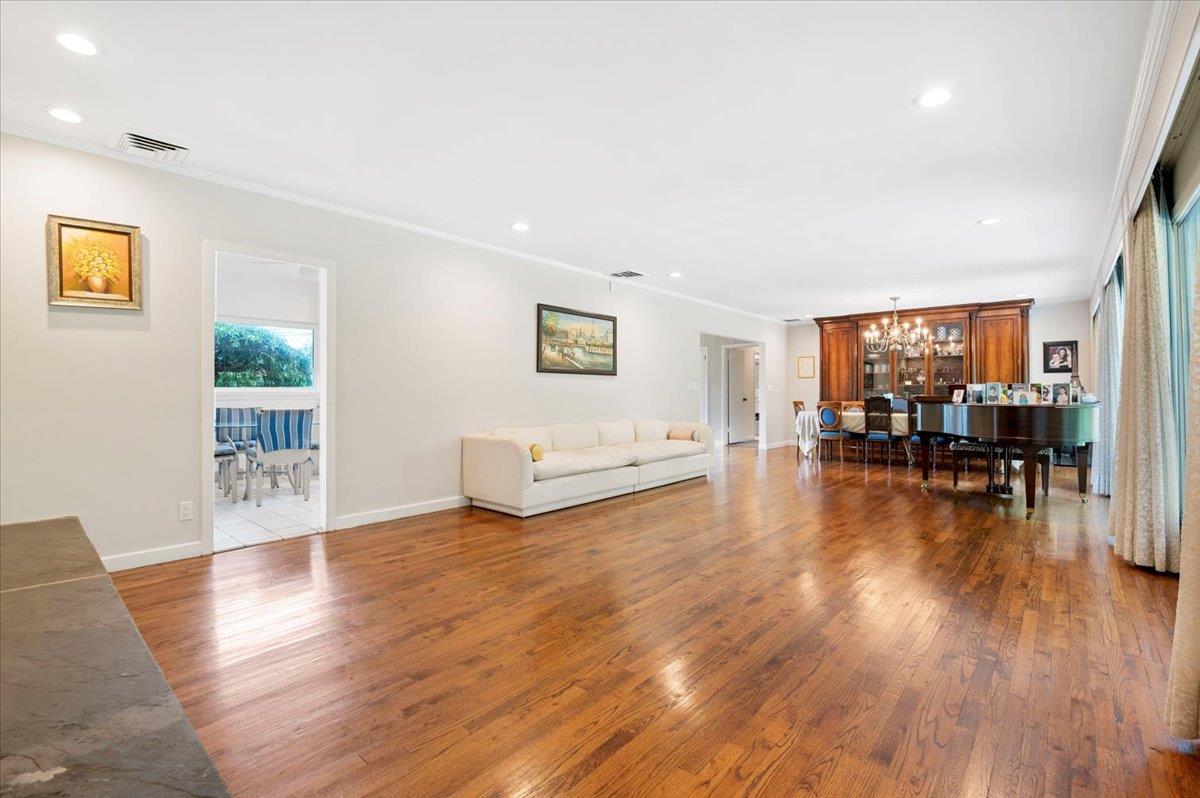 235 Ocean Avenue, Lawrence, NY 11559