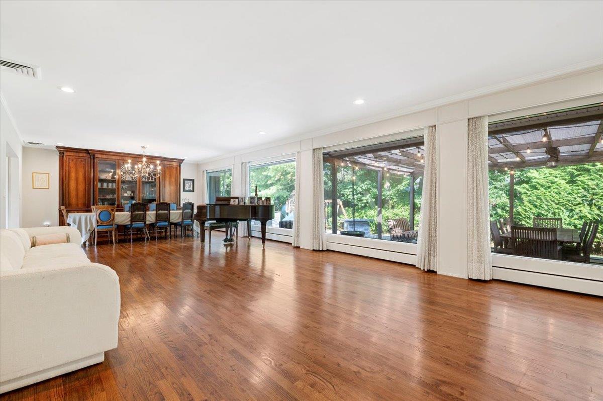 235 Ocean Avenue, Lawrence, NY 11559